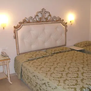 *** Guest house Residenza Due Torri Check In Presso Vicolo Cattani 7 Italy